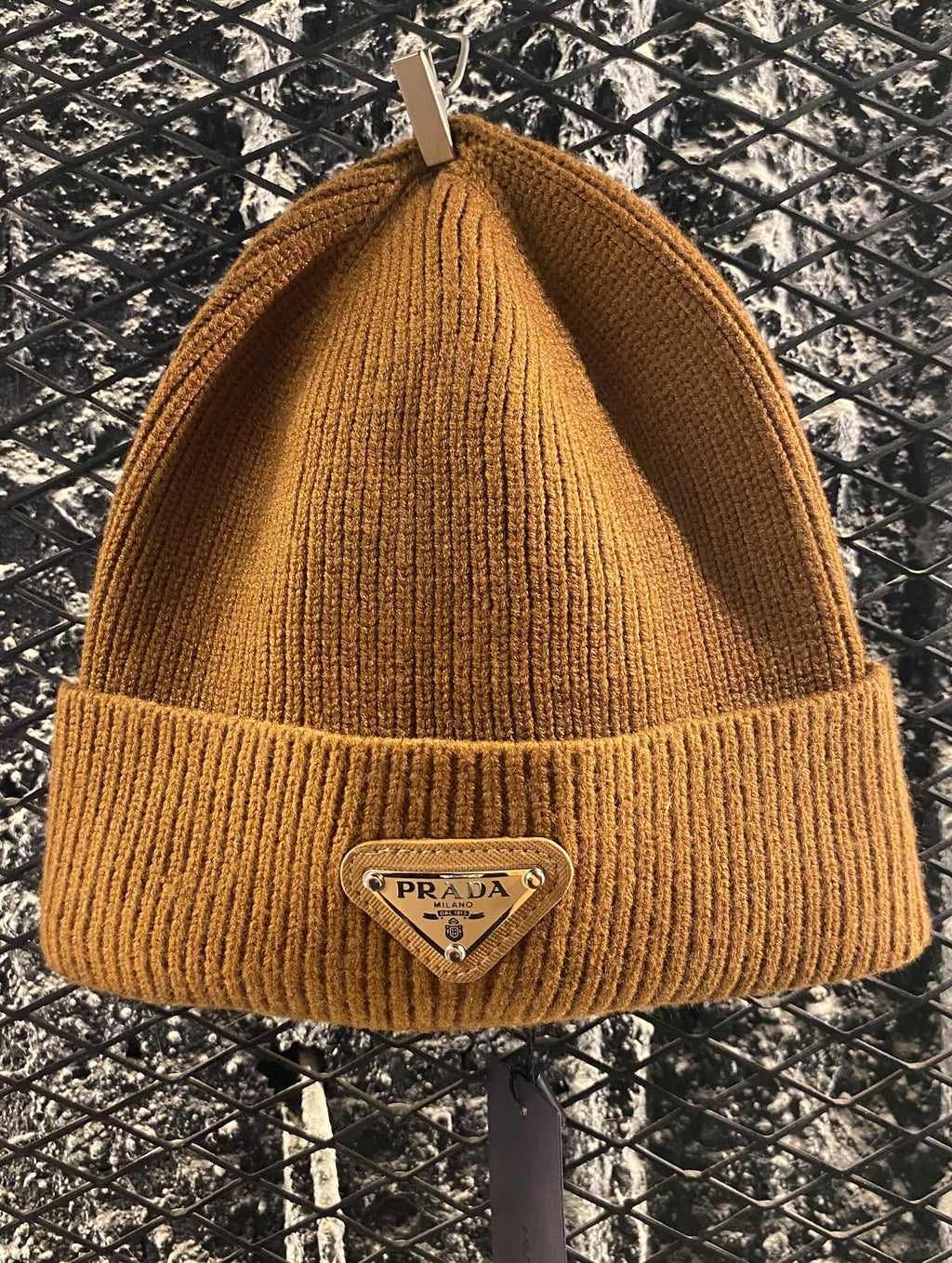 Beanies Prada