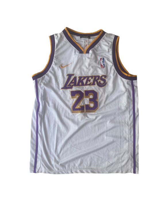 Sleeveless T-shirt