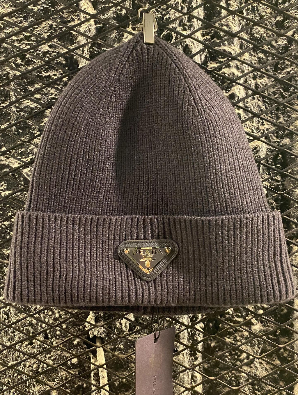 Beanies Prada